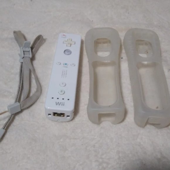 Nintendo Wii Console, Stand, Controller, 2 Silicone Cases & 2 Nunchuk Controller